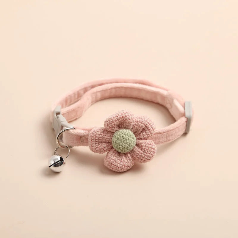 PetStyle Adjustable Cat Collar – Stylish & Secure Flower Design