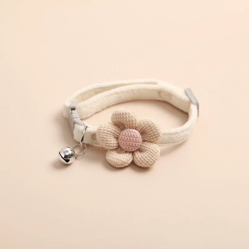 PetStyle Adjustable Cat Collar – Stylish & Secure Flower Design