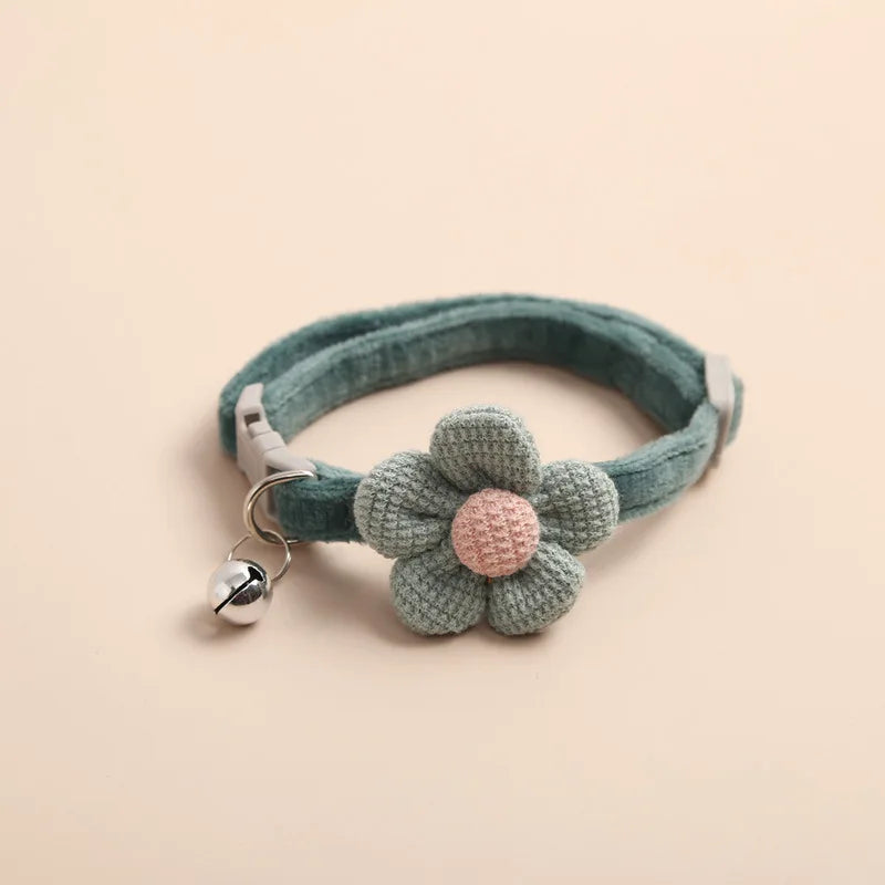 PetStyle Adjustable Cat Collar – Stylish & Secure Flower Design