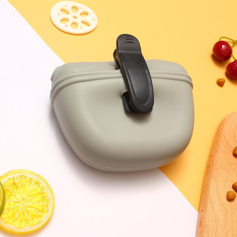 Portable Dog Training Treat Pouch – Silicone Snack Holder with Magnetic Closure